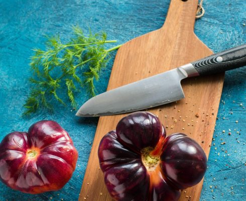 black-handle-knife-with-vegetables-2110485